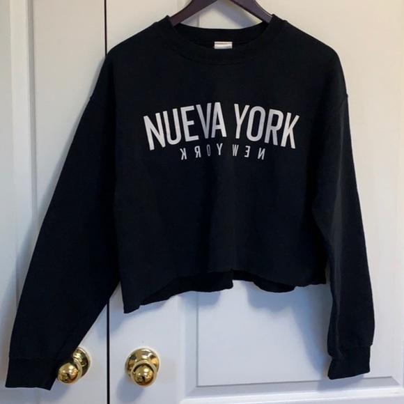 Aritzia Cropped Sweatshirt - Picture 1 of 1